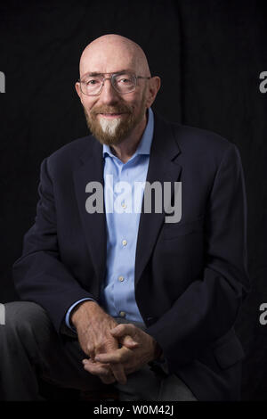 Portrait de Kip Thorne. Le Prix Nobel de physique 2017 a été attribué le 3 octobre 2017, à trois des fondateurs de l'interféromètre laser à ondes gravitationnelles LIGO (observatoire) : Caltech's Kip S. Thorne et Barry C. Barish, et MIT's Rainer Weiss. Le 14 septembre 2015, a fait le premier LIGO-jamais la détection directe des ondes gravitationnelles, ou ondulations dans le tissu de l'espace et du temps, ce qui avait été prédit par Albert Einstein 100 ans plus tôt. Photo par Caltech/UPI Banque D'Images