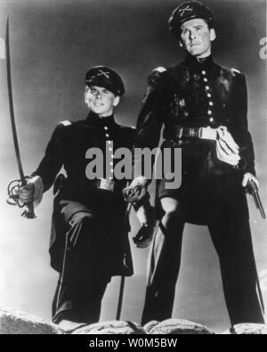 Ronald Reagan (L), c'est George Armstrong Custer et Errol Flynn est JEB Stuart dans cette promotion de la encore 1940 film "Santa Fe Trail.' Reagan, les 40e président des États-Unis d'Amérique, a joué un rôle déterminant dans l'effondrement du communisme et la fin de la guerre froide. L'ancien président est maintenant de 92 et a été souffrant d'alzheimer depuis plus de dix ans. (UPI/fichier) Banque D'Images