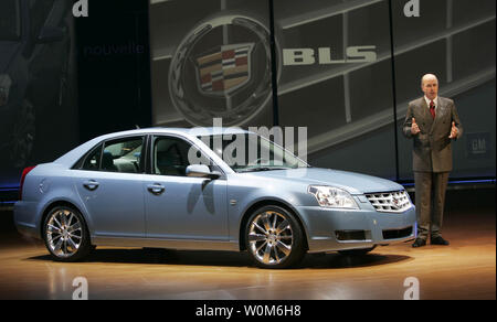 Le président de General Motors Europe Carl-Peter Forster introduit la nouvelle Cadillac BLS au 75e Salon International de l'Automobile à Genève, Suisse, le mardi 1 mars 2005. (Photo d'UPI/General Motors/Wierdemann Axel) Banque D'Images