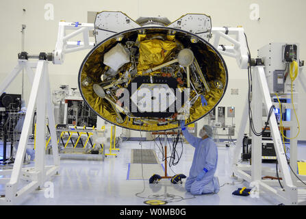 Un nouvel espace explorer, Phoenix est représenté dans l'établissement de services dangereux de la charge utile de la NASA au Centre spatial Kennedy en Floride le 10 juillet 2007. Le Phoenix va lancer à bord d'une fusée Delta II vers Mars et s'enfoncent dans le sol et la glace dans la région arctique de la planète. Les deux la fusée et d'engins spatiaux sont en cours derniers préparatifs de la mission. (Photo d'UPI/Kim Shiflett/NASA) Banque D'Images