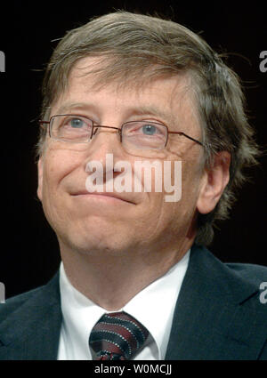 Le président de Microsoft Bill Gates quitte aujourd'hui, le 27 juin 2008, à partir de ses tâches quotidiennes de l'entreprise qu'il a co-fondé il y a 33 ans. Gates s'engage à consacrer plus de temps à la somme de 29,1 milliards de dollars de la Fondation Bill et Melinda Gates, la société dit. Gates est vu témoigner à une audience à Washington le 7 mars 2007. (UPI Photo/Kevin Dietsch) Banque D'Images