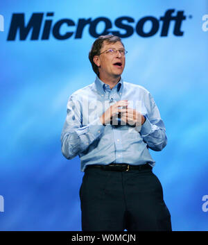 Le président de Microsoft Bill Gates quitte aujourd'hui, le 27 juin 2008, à partir de ses tâches quotidiennes de l'entreprise qu'il a co-fondé il y a 33 ans. Gates s'engage à consacrer plus de temps à la somme de 29,1 milliards de dollars de la Fondation Bill et Melinda Gates, la société dit. Dans cette photo Gates offre des discours au Consumer Electronics Show 2007 à l'hôtel Venetian de Las Vegas le 7 janvier 2007. (Photo d'UPI/Roger Williams/files) Banque D'Images