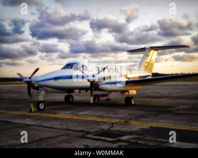 L'un des deux aéronefs de NASA équipé d'instruments scientifiques qui permettront de survoler la région de Houston pendant tout le mois de septembre est montré dans cette photo publié le 5 septembre 2013. Ce deux-moteur B200 King Air, illustré sur le tarmac de Langley Research Center de la NASA à Hampton, Virginie, permettra de recueillir des données pour l'étude du consultant-AQ une altitude de 26 000 pieds. Les instruments doivent regarder vers le bas à la surface de la terre, un peu comme un satellite, et de mesurer la pollution atmosphérique particulaire et gazeuse. Cette année, les science mission aideront les scientifiques à mieux comprendre comment mesurer Banque D'Images