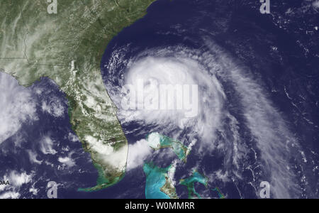 Ce 2 juillet 2014 image satellite NOAA montre la tempête tropicale Arthur pendant qu'il se déplace au nord-nord-est au large de la côte de Floride. Arthur a des vents soutenus près de 60 mi/h et s'apprête à renforcer dans les prochaines 48 heures. UPI/NOAA Banque D'Images