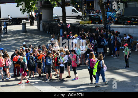 Londres. 27 juin 2019. Visite guidée de Londres Tours‎ à Trafalgar Square, le 27 juin 2019, Londres, Royaume-Uni : Crédit photo Capital/Alamy Live News Banque D'Images