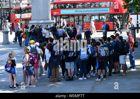 Londres. 27 juin 2019. Visite guidée de Londres Tours‎ à Trafalgar Square, le 27 juin 2019, Londres, Royaume-Uni : Crédit photo Capital/Alamy Live News Banque D'Images