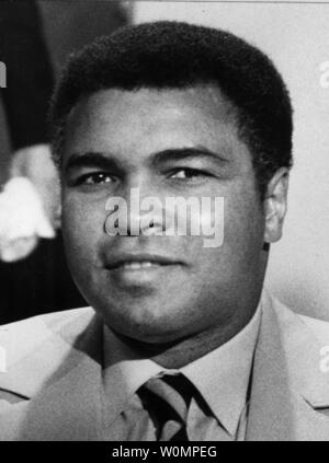 Grand boxe Muhammad Ali est mort à l'âge de 74 ans à Phoenix, Arizona le samedi, Juin 4, 2016. Il est illustré de photos de fichier non datée. UPI Banque D'Images