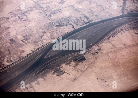 Vue aérienne de l'Iran, l'Iraq frontière et le Chatt al-Arab, près de Basra, en Irak. Banque D'Images