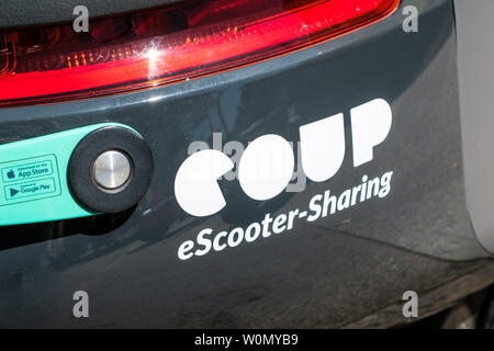 Berlin, Allemagne - Juin 2019 : Coup d'eSooter logo de l'entreprise partage sur scooter électrique libre à Berlin, Allemagne Banque D'Images