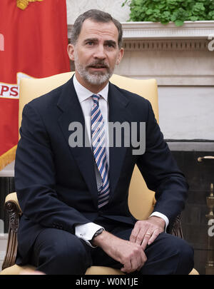 Le roi Felipe VI d'Espagne parle aux médias lors d'une réunion avec le Président Donald J. Trump, à la Maison Blanche à Washington, DC, le 19 juin 2018. Photo de Chris Kleponis/UPI Banque D'Images