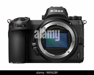 Nikon Inc. a annoncé le 23 août 2018, la libération de son full frame Nikon mirrorless Z 7 appareil photo, ainsi que les lentilles NIKKOR Z, qui offrent un nouveau, plus grand diamètre de montage. La haute-résolution Z 7 a 45,7 mégapixels effectifs et prend en charge une plage de sensibilité ISO standard de 64C25600. L'Z 7 est équipé d'un capteur de luminosité Nikon de format FX avec un capteur CMOS en phase plan focal, AF avec détection de pixels, et le dernier moteur de traitement d'image EXPEED, 6. Photo avec la permission de Nikon/UPI Banque D'Images