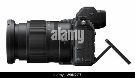 Nikon Inc. a annoncé le 23 août 2018, la libération de son full frame Nikon mirrorless Z 6 appareil photo, ainsi que les lentilles NIKKOR Z, qui offrent un nouveau, plus grand diamètre de montage. L'Z 6 est un appareil photo au format FX avec 24,5 mégapixels effectifs et prend en charge une gamme de sensibilité ISO 100 C51200. Avec des sensibilités ISO élevées et full-frame 4K UHD capture vidéo avec l'affichage de pixel complet, le Z 6 répond à une variété de besoins, tels que le tir dans un environnement faiblement éclairé et l'enregistrement vidéo de haute qualité. L'Z 6 est équipé d'un capteur de luminosité Nikon de format FX avec un capteur CMOS en fo Banque D'Images