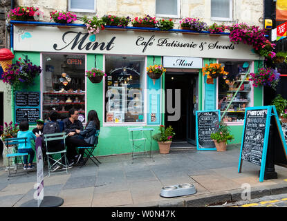 Vue extérieure du café à la menthe et pâtisserie Sweet Shop dans le centre de Stirling, Scotland, UK Banque D'Images