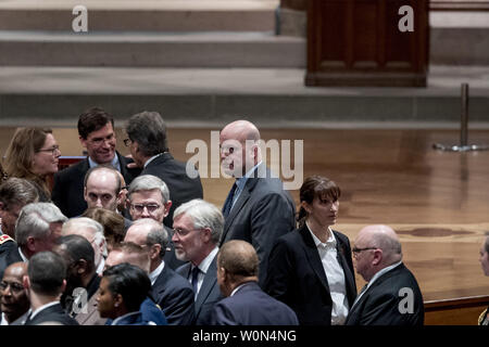 Agissant de la Justice des États-Unis Matt Whitaker, centre, arrive avant les funérailles d'État pour l'ancien président George H. W. Bush à la Cathédrale Nationale, le mercredi 5 décembre 2018, à Washington. Photo par Andrew Harnik/UPI Banque D'Images