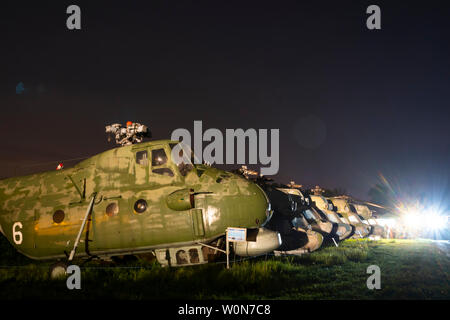 Hélicoptères Mil Mi-4A et Mi-2 - Musée de l'Aviation Polonaise, La Nuit des musées 2019 Krakow Banque D'Images