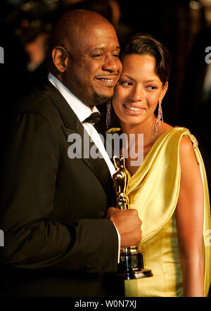 Meilleur Acteur Oscar winner Forest Whitaker (L) et sa femme Keisha (R) arrivent à la Vanity Fair post-79ème Academy Awards party à Morton's à West Hollywood le 25 février 2007. (Photo d'UPI/Gary C. Caskey) Banque D'Images