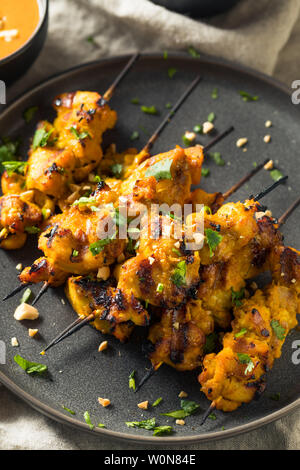 Des Thai Satay de poulet, sauce aux arachides Banque D'Images