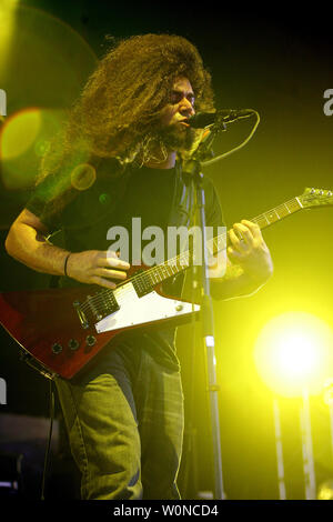 Claudio Sanchez avec Adamo se produit en concert pendant la vente de pâtisseries Buzz show à l'amphithéâtre des conseils judicieux à West Palm Beach, Floride le 1 décembre 2007. (Photo d'UPI/Michael Bush) Banque D'Images