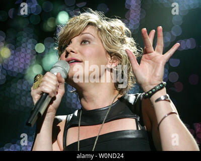 Jennifer Nettles de Sugarland fonctionne à l'Amphithéâtre Cruzan à West Palm Beach, Floride le 16 octobre 2010. UPI/Michael Bush Banque D'Images