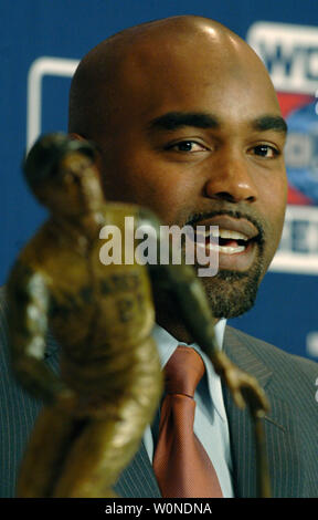 Carlos Delgado les Mets de New York parle lors d'une conférence de presse après avoir remporté le prix Roberto Clemente avant le jeu 3 de la Série mondiale, au Busch Stadium de Saint-Louis le 21 octobre 2006. (UPI Photo/Kevin Dietsch) Banque D'Images