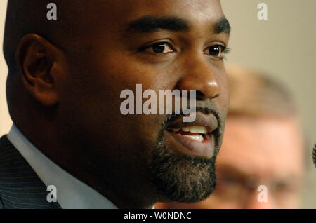 Carlos Delgado les Mets de New York parle lors d'une conférence de presse après avoir remporté le prix Roberto Clemente avant le jeu 3 de la Série mondiale, au Busch Stadium de Saint-Louis le 21 octobre 2006. (UPI Photo/Kevin Dietsch) Banque D'Images