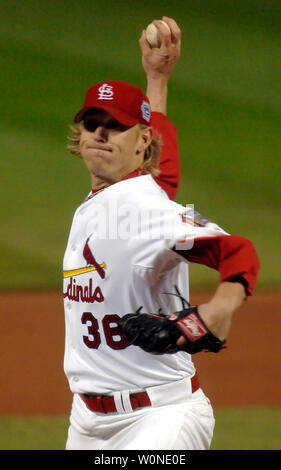 Cardinals de Saint-Louis pitcher Jeff Weaver (36) lance contre les Tigers de Detroit au cours de la 1re manche du Match 5 de la Série mondiale, au Busch Stadium de Saint-Louis Le 27 octobre 2006. (UPI Photo/Kevin Dietsch) Banque D'Images