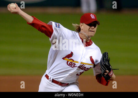 Cardinals de Saint-Louis pitcher Jeff Weaver (36) lance contre les Tigers de Detroit au cours de la 1re manche du Match 5 de la Série mondiale, au Busch Stadium de Saint-Louis Le 27 octobre 2006. (UPI Photo/Kevin Dietsch) Banque D'Images