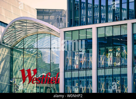 Le centre commercial Westfield London basé à White City, à l'ouest de Londres avec plus de 450 magasins, a ouvert ses portes en octobre 2008. Banque D'Images