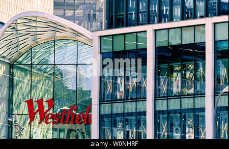 Le centre commercial Westfield London basé à White City, à l'ouest de Londres avec plus de 450 magasins, a ouvert ses portes en octobre 2008. Banque D'Images