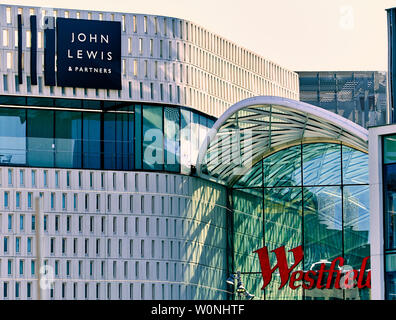 Le centre commercial Westfield London basé à White City, à l'ouest de Londres avec plus de 450 magasins, a ouvert ses portes en octobre 2008. Banque D'Images