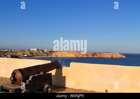 Cannon dans la forteresse sur l'océan - Sagres Portugal Banque D'Images
