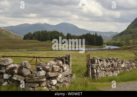 La rivière Laxford dans les Highlands écossais, près de Ben pile et la Grosvenor Estate Banque D'Images