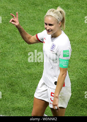 L'Angleterre Steph Houghton célèbre sa victoire après le coup de sifflet final lors de la Coupe du Monde féminine de la fifa, quart-de-finale, à Stade Océane, Le Havre, France. Banque D'Images