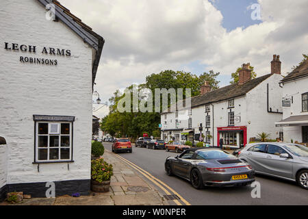 Prestbury est un village et une paroisse civile dans le Cheshire, en Angleterre. Environ 1,5 miles au Nord de Macclesfield