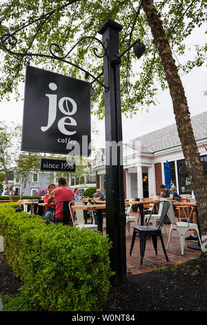 Provincetown, Massachusetts - le 11 juin 2019 : Joe Coffee shop et café est par le nouveau propriétaire au 26 févr. 2019. Banque D'Images