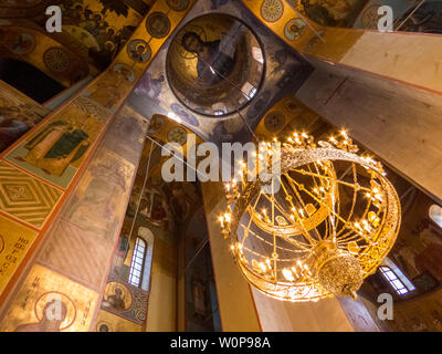 Veliki Novgorod, Russie - le 24 avril 2019 : Vue de l'intérieur de la Cathédrale Saint George's (Russe : Georgiya Pobedonostsa Sobor) dans la Yuriev Mona Banque D'Images