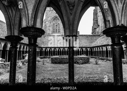 Le cloître de l'abbaye du Mont Saint Michel Banque D'Images