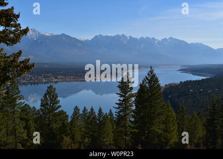 En raison des montagnes dans le magnifique lac Windermere Banque D'Images