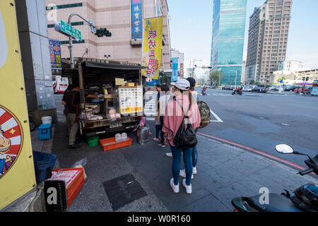 Kaohsiung, Taiwan - 03 mars 2019 : paysage urbain de la ville de Kaohsiung le matin Banque D'Images