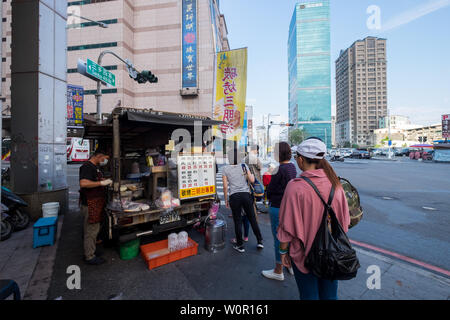 Kaohsiung, Taiwan - 03 mars 2019 : paysage urbain de la ville de Kaohsiung le matin Banque D'Images