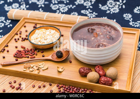 La cuisine chinoise du nord Laba porridge, huit porridge de trésor Banque D'Images