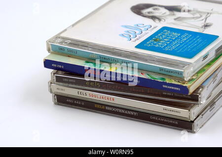 Amsterdam, Pays-Bas - le 2 février 2019 : Un disque compact (CD) Albums groupe de rock américain les anguilles. Banque D'Images