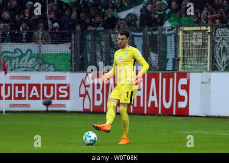 Jiri Torwart Pavlenka (Werder Brême), mit Ball, 1. BL : 17-18- 23. Spieltag - Freiburg contre Brême Banque D'Images