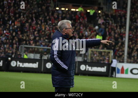 Jupp Heynckes (Bayern Munich), 1. BL : 17-18 - 25. Spieltag SC Freiburg - Bayern Munich Banque D'Images