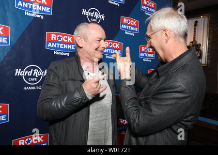 Joerg Reitmann, Harry Schulz, à parti de lancement du programme de l'Antenne du Sendestart zum Rock, Hard Rock Cafe Hambourg, 09.04.2018 Banque D'Images