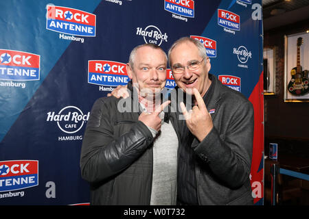 Joerg Reitmann, Harry Schulz, à parti de lancement du programme de l'Antenne du Sendestart zum Rock, Hard Rock Cafe Hambourg, 09.04.2018 Banque D'Images