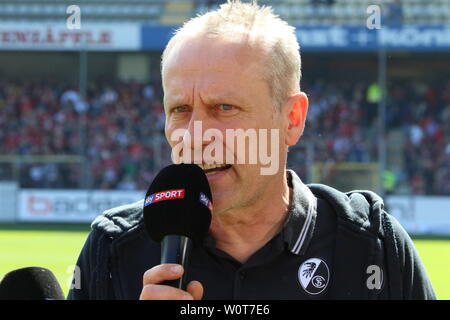 Formateur Christian Streich (Freiburg) vor dem Spiel der 1. BL : 17-18- 29. Spieltag - SC Freiburg vs VfL Wolfsburg Banque D'Images