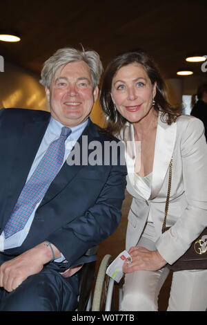 Matthias Prinz (Nach) Schlaganfall mit Ehefrau Alexandra von Rehlingen, Nannen 2018 Preis in der Elbphilharmonie, Hambourg, 11.04.2018 Banque D'Images