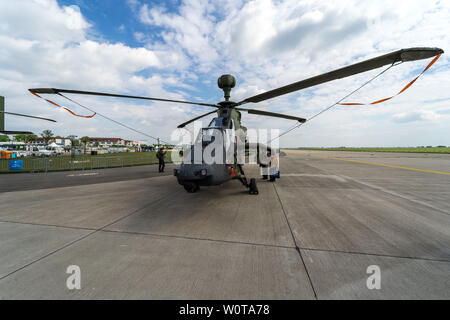 BERLIN, ALLEMAGNE - 25 avril 2018 : hélicoptère de combat Eurocopter Tigre UHT. ILA Berlin Air Show Exhibition 2018 Banque D'Images