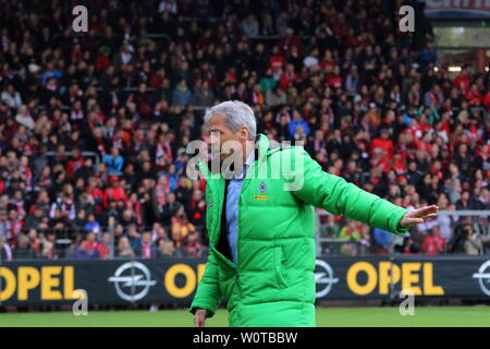 Lucien Favre (formateur), Borussia Mönchengladbach Fußball-Bundesliga : 31. Spieltag, SC Freiburg vs Borussia Mönchengladbach Banque D'Images